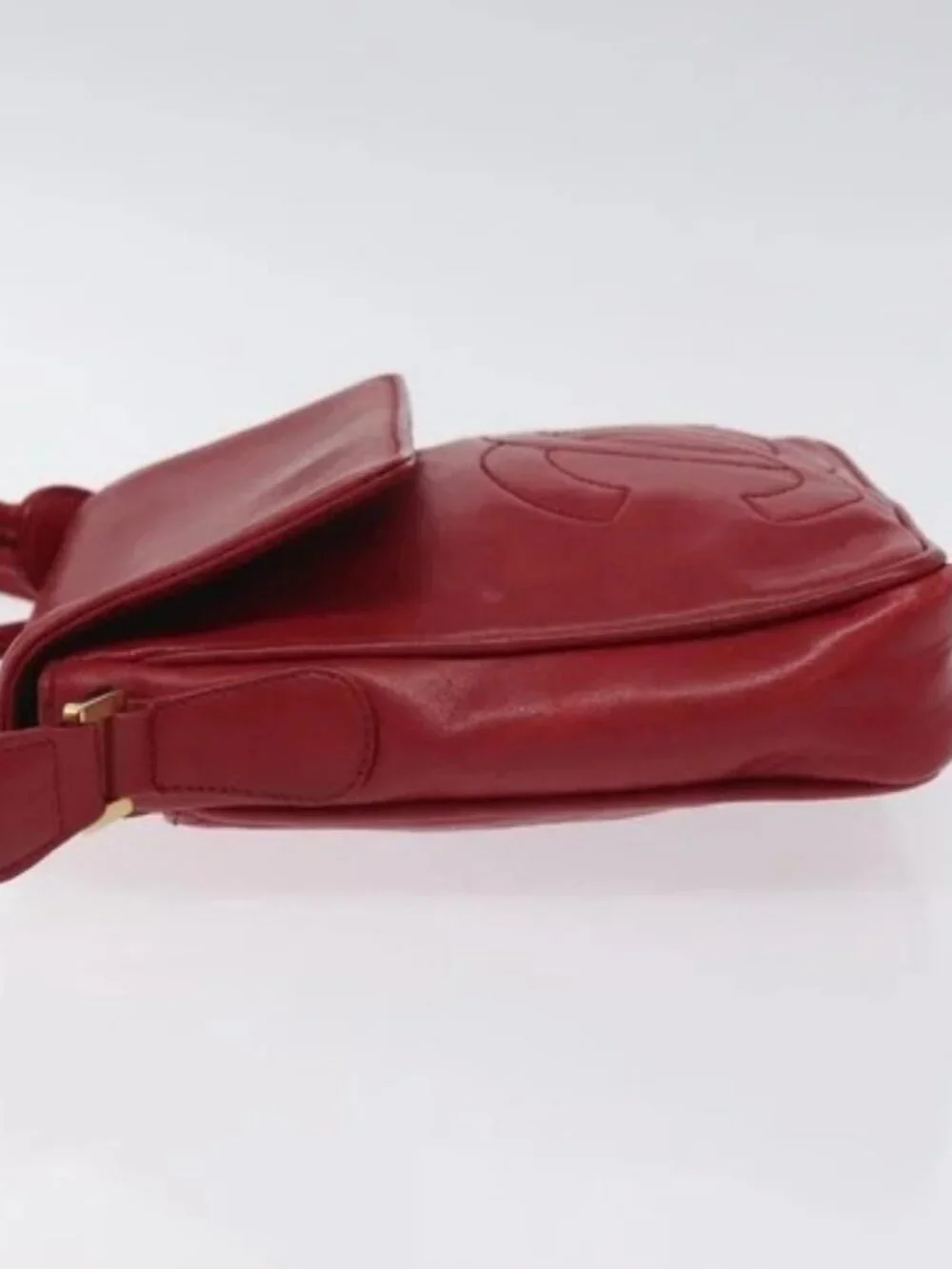 CHANEL brand	chanel color	red